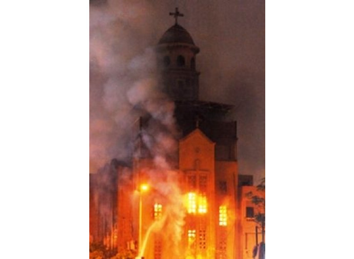 Chiesa data alle fiamme dai Fratelli Musulmani